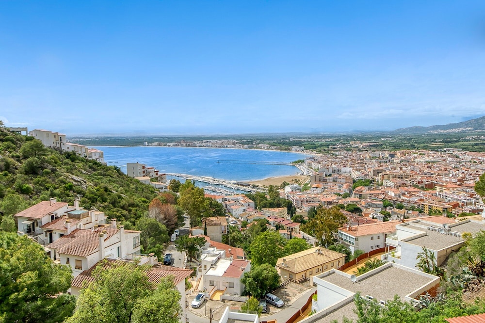 Apartment in Rosas Near Cap de Creus