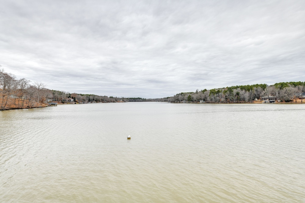 Lakefront Retreat w/ Dock, Patio & Grill in Bracey