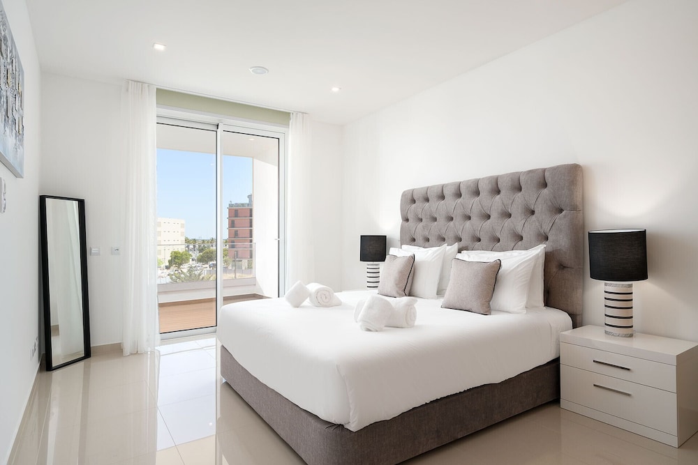 Lagos Marina View 2 With Pool by Homing