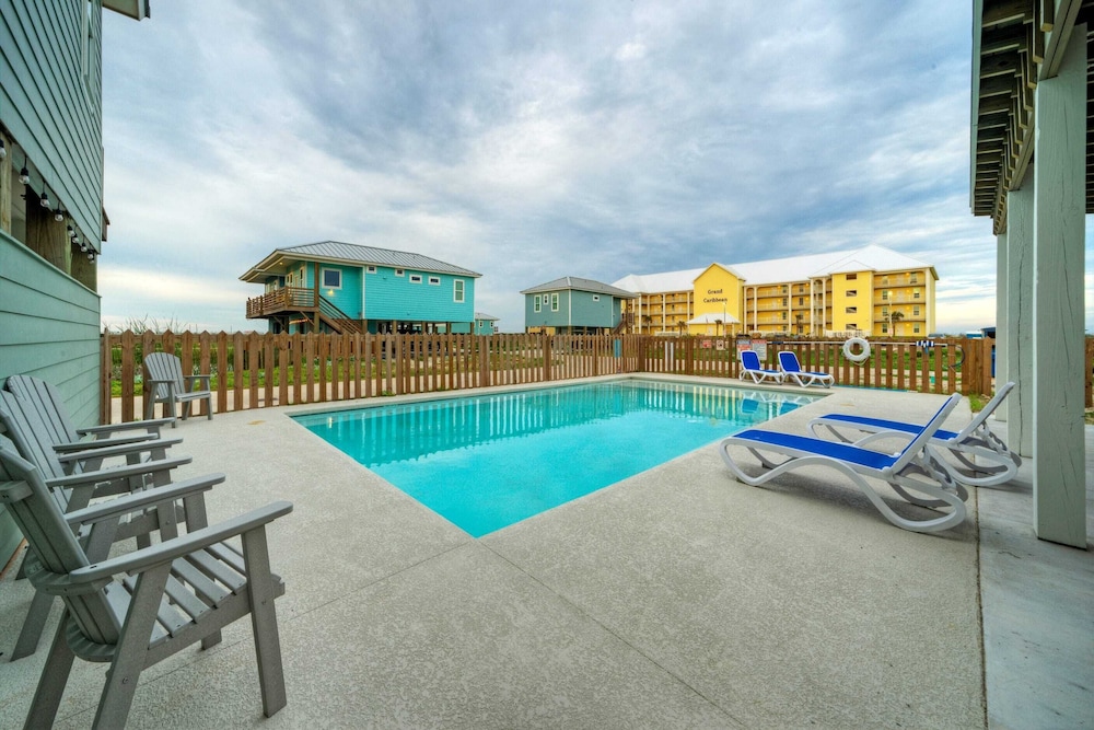 The Madison Pool, Mustang Island Beaches & Port A Fun Nearby