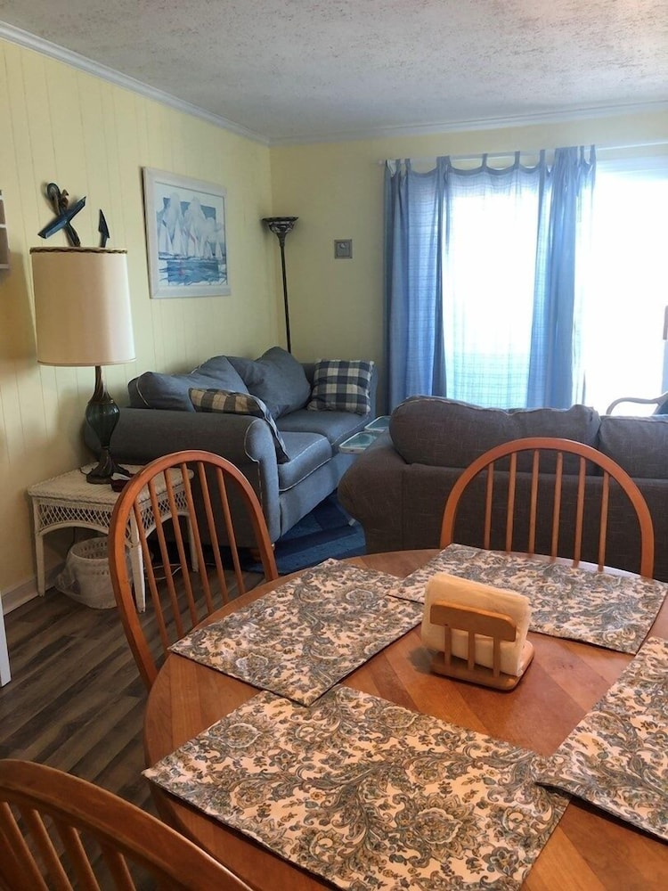Drop Anchor - 1b 2 Bedroom Home by RedAwning