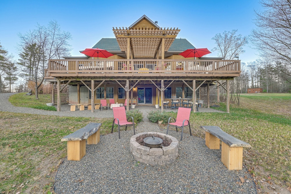 Fire Pits, Deck & Views: Catskills Home!