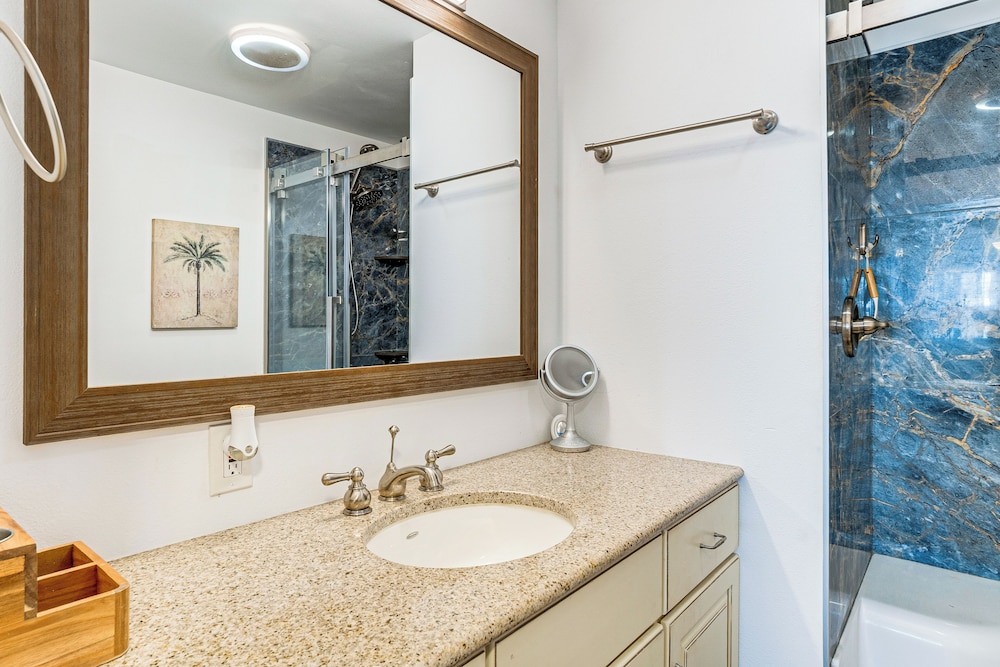 4 Mi to Dtwn Sarasota! Family Home w/ Pool Access