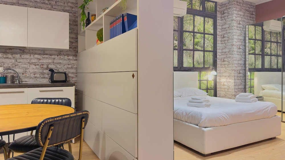 Loft Enrico Modern City pad in Historic Bologna