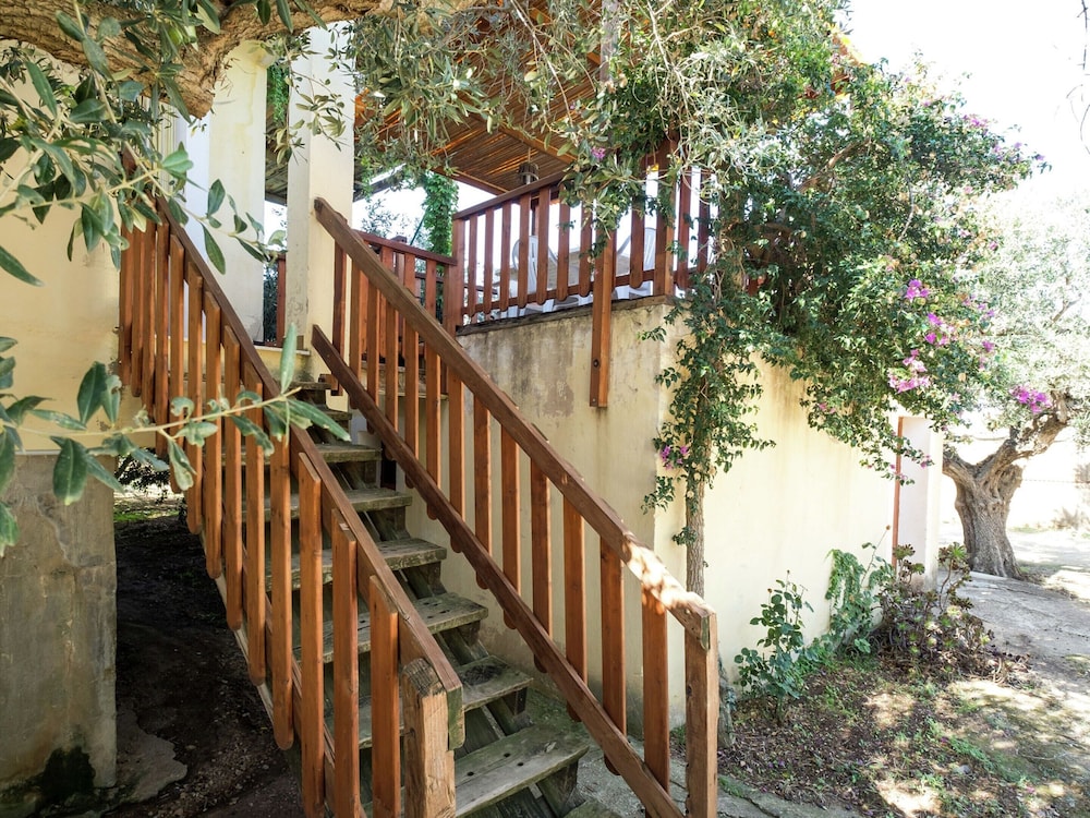 Sun-drenched Estate Close to Sciacca Near the Beach photo 2