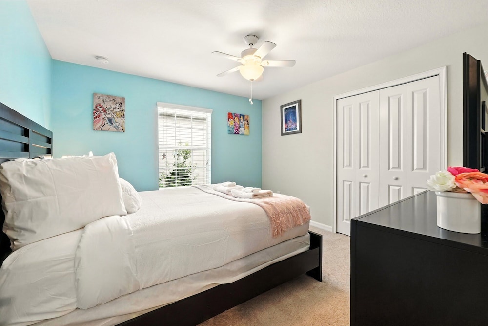 Vibrant 5BR Family Retreat in Storey Lake!