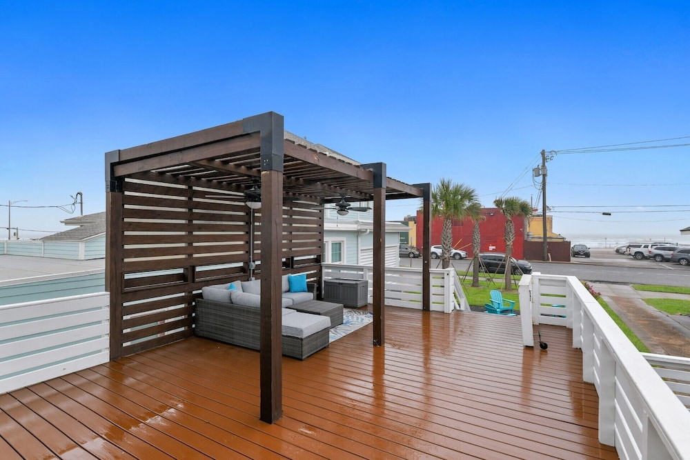 The Grand on Ave O by Ryson Vacation Rentals