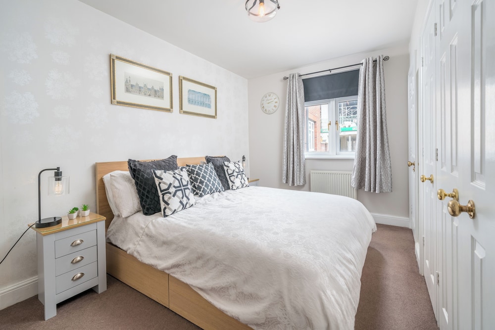 Cozy 3-bed flat near Vauxhall Gardens