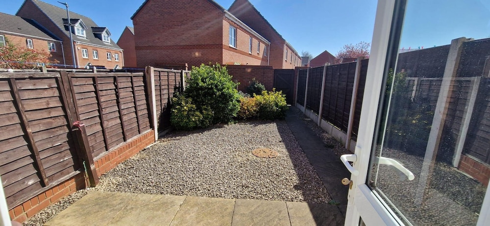 Housesleeps5-garden-parking-familyfriendly