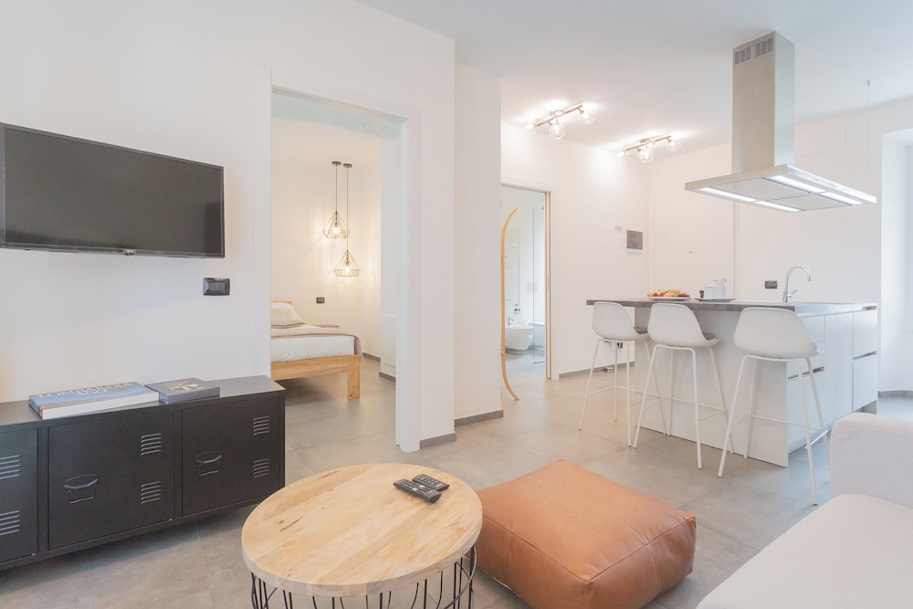Enchanted Como Lake - City Apartment by Rent all Como
