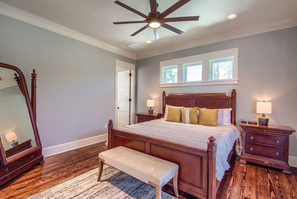 River Repose Rr 7134 4 Bedroom Home by RedAwning view 3