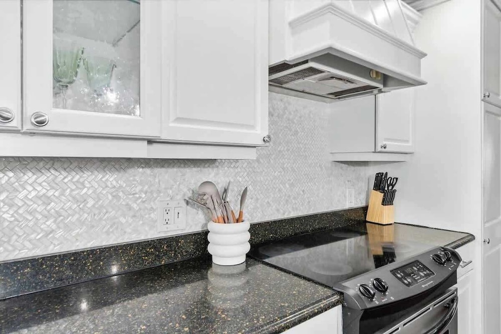 4 Bedroom Historic House, Pool, Downtown Dade City