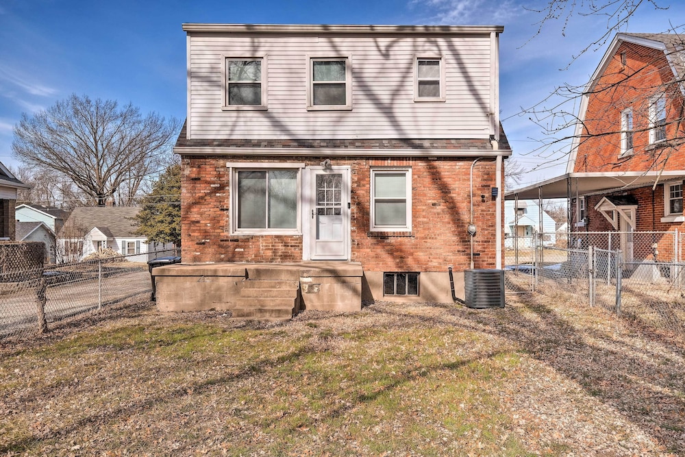 Pet-friendly Louisville Home: Near Distilleries!