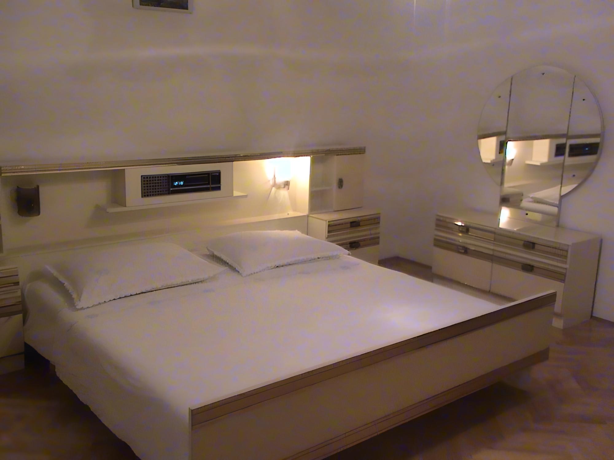 Ivy - Spacious With Free Parking - A1 view 3