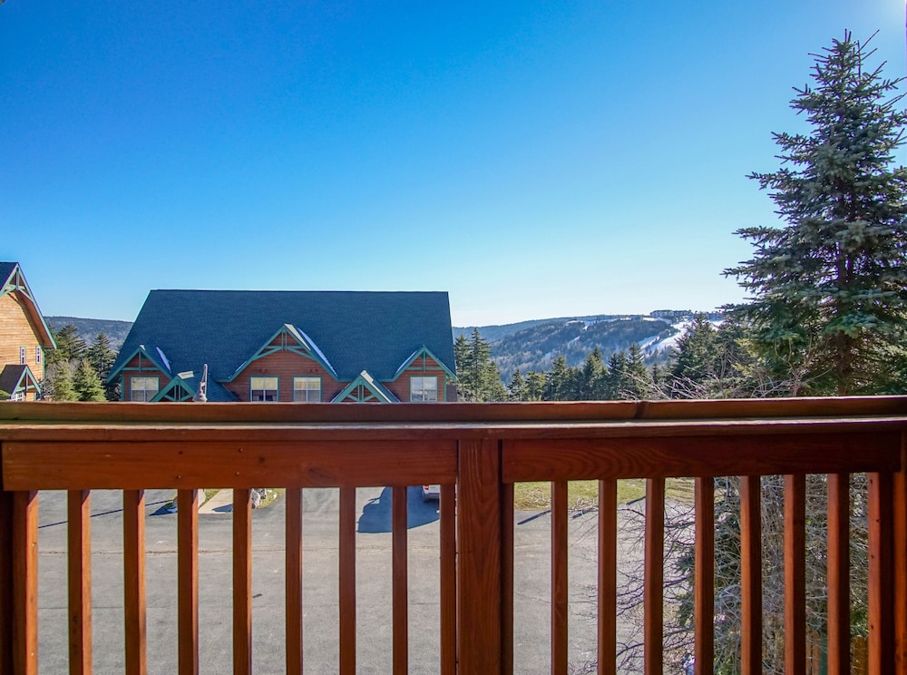 Camp 4 #2: 2 Bedrooms, 2.5 Baths: Slope Side, Gas Fireplace