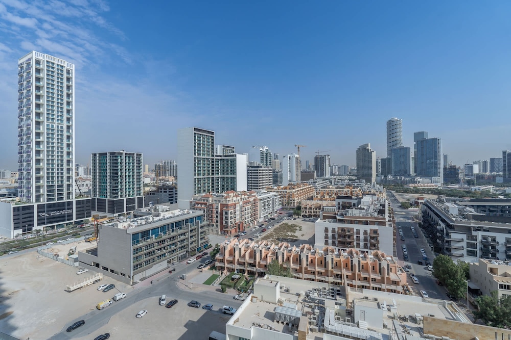 Tranquil 2 Bedroom in Binghatti Onyx With a Private Pool and City View