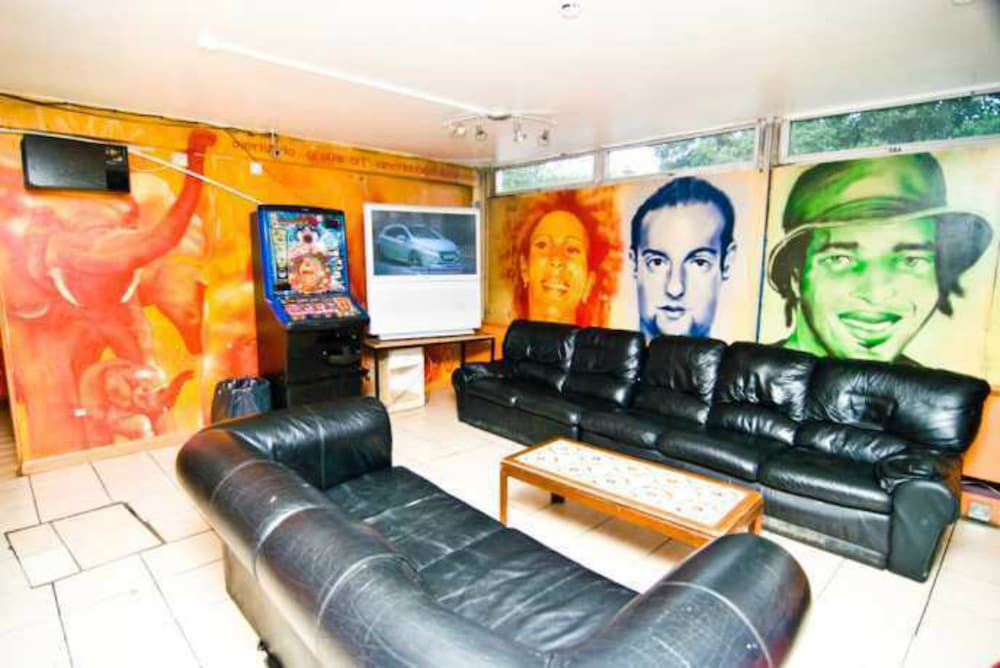 Kensal Green Backpackers 1