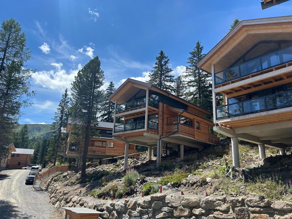Welcoming Chalet With hot tub