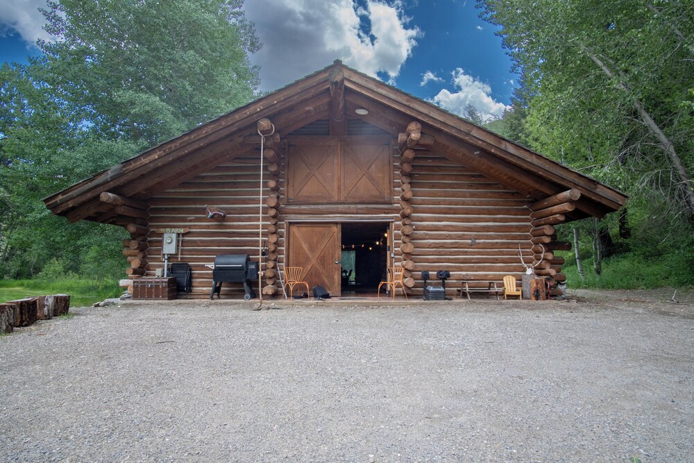 The Barn on Warm Springs Creek - 9 Riverfront Acres