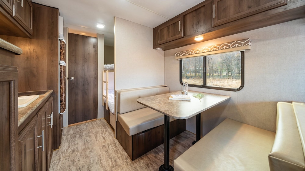 Goseong Hoostay Caravan Pension