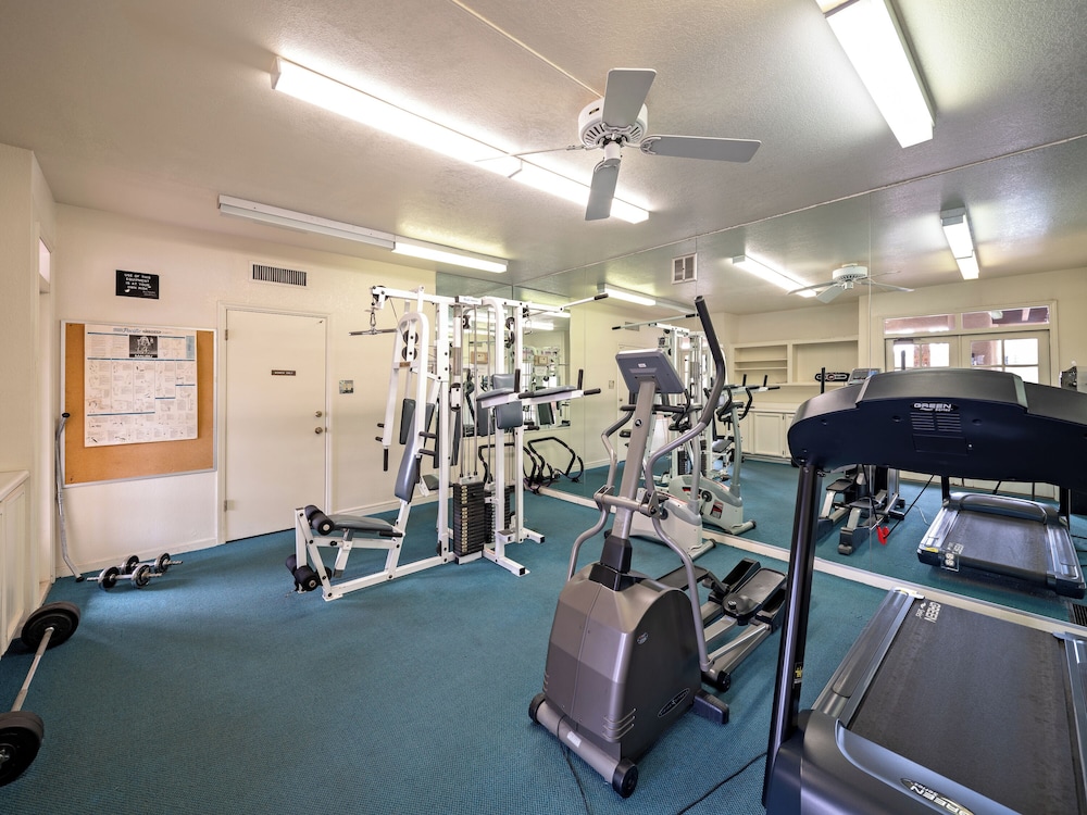 Biltmore Bliss-pool-pickeball-gym-mountain Views