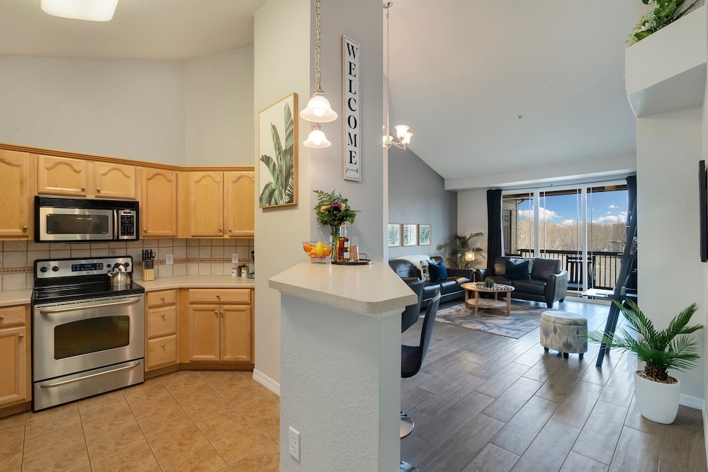 Timberline Retreat King Bed, Fireplace & Pool!