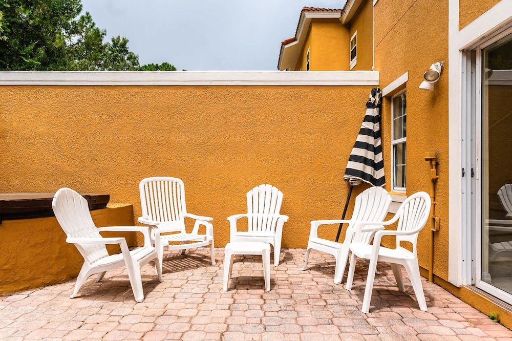 Stylish 3BR Townhouse 15 min to Disney Parks