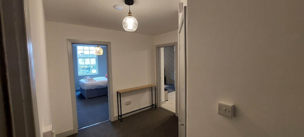 1 Bdr Modern Living in The Old Bank Hse