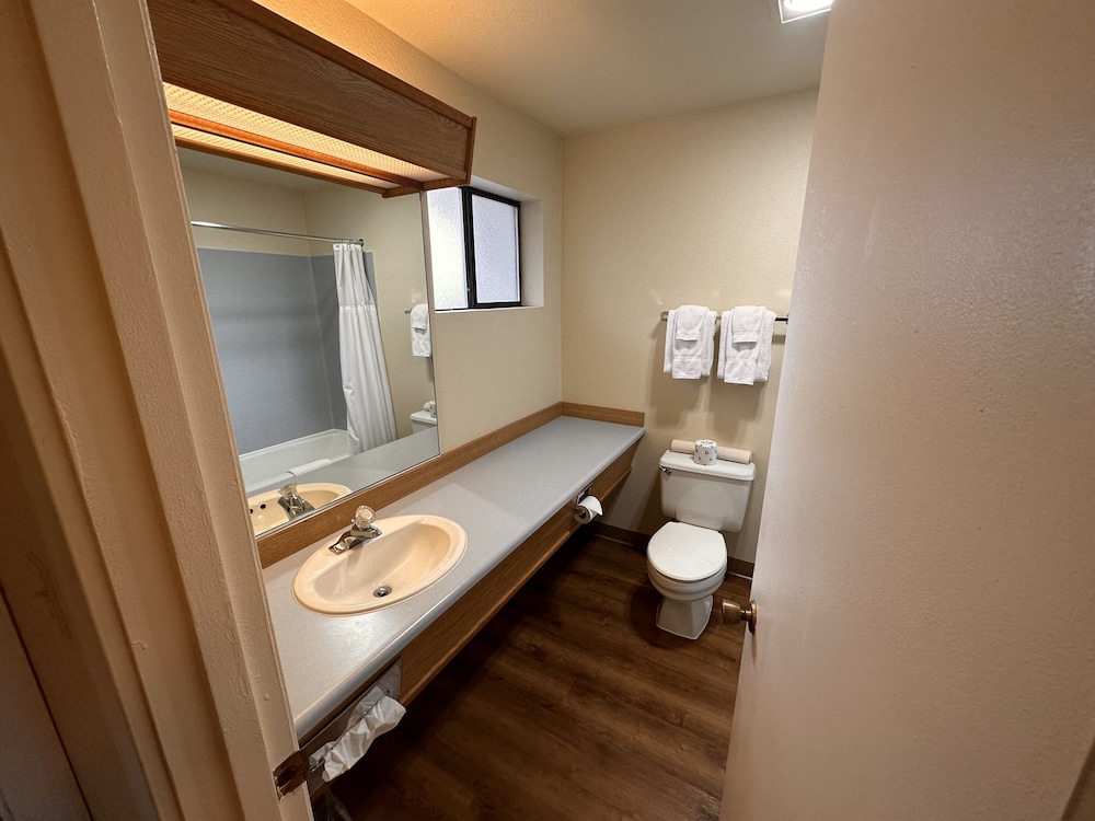 Astoria Crest Motel