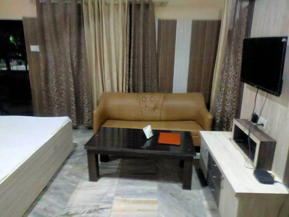 lvy Hotel And Restaurant