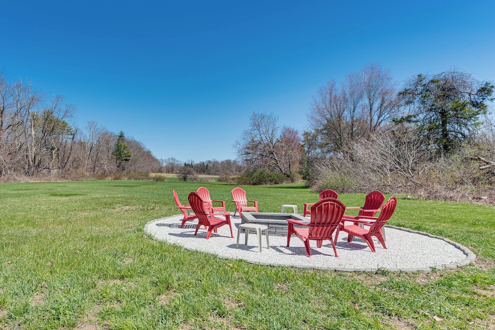 Beautiful Eliot Retreat w/ Fire Pit  Game Room! - Property Image 12