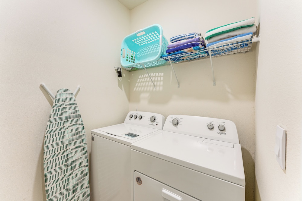 10 Mi to Disney World: Oasis w/ Resort Amenities!