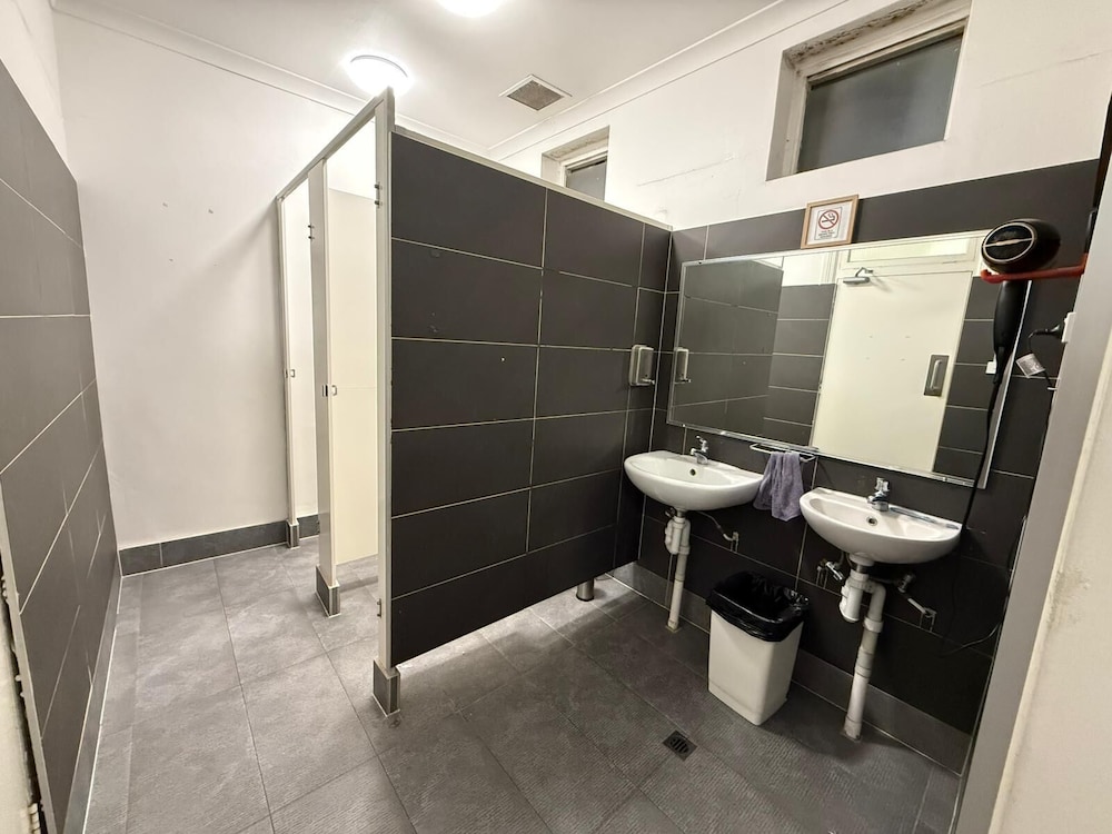 Wallaby Backpackers Hostel Perth - note - Valid passport required to check in