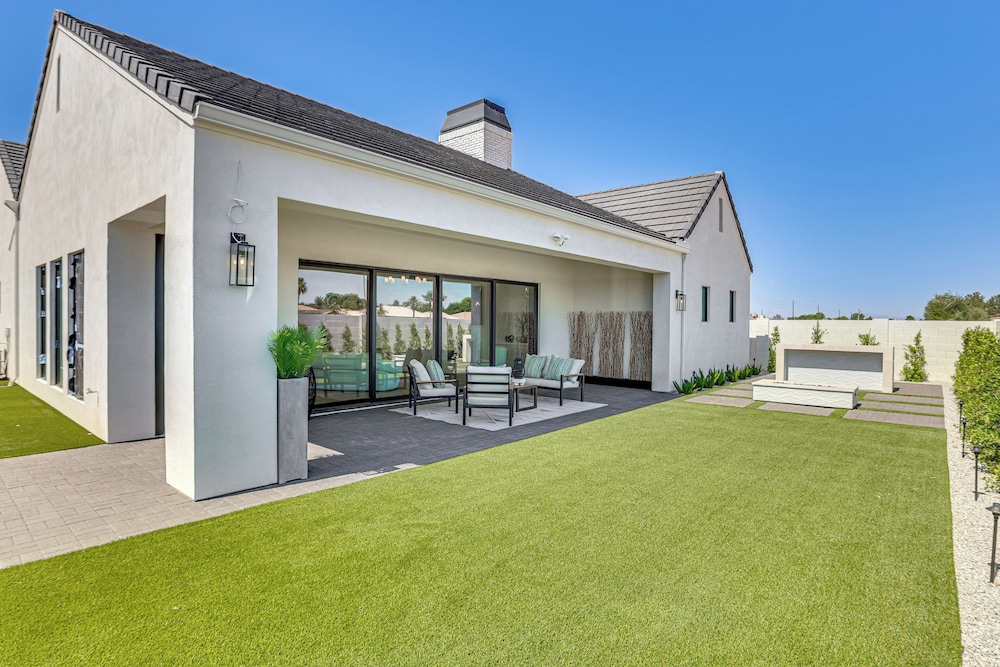 Near Golf - Gem w/ Funished Patio in Chandler!