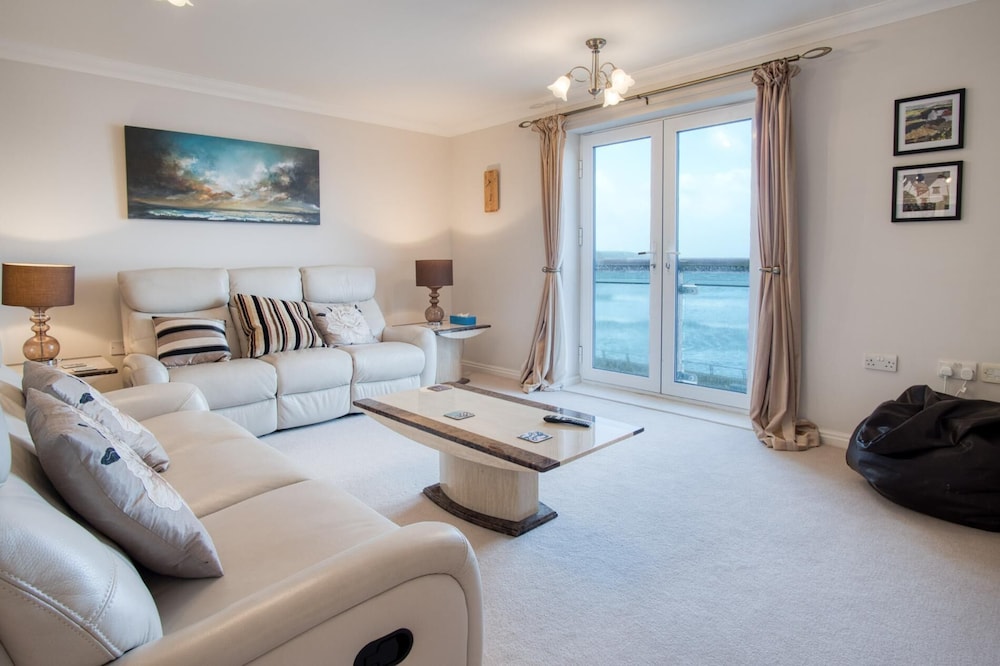 13 St Bride's Bay View - 4 Bedroom - Broad Haven