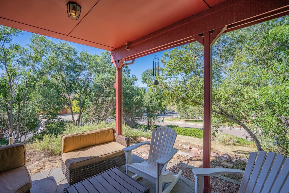 4 BR Country Home in Suburbs W/trails & Parks view 5