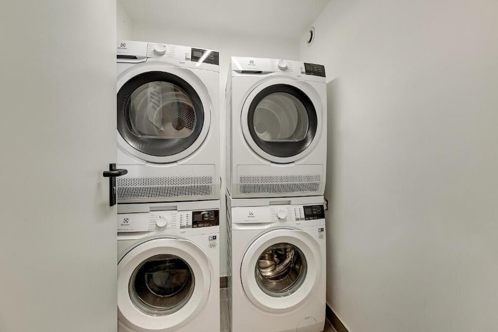 Waterlane Vintage Fitness & Parking by Downtown Apartments