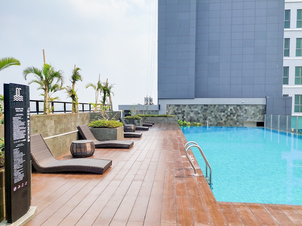 Nice And Elegant Studio At Bintaro Embarcadero Apartment