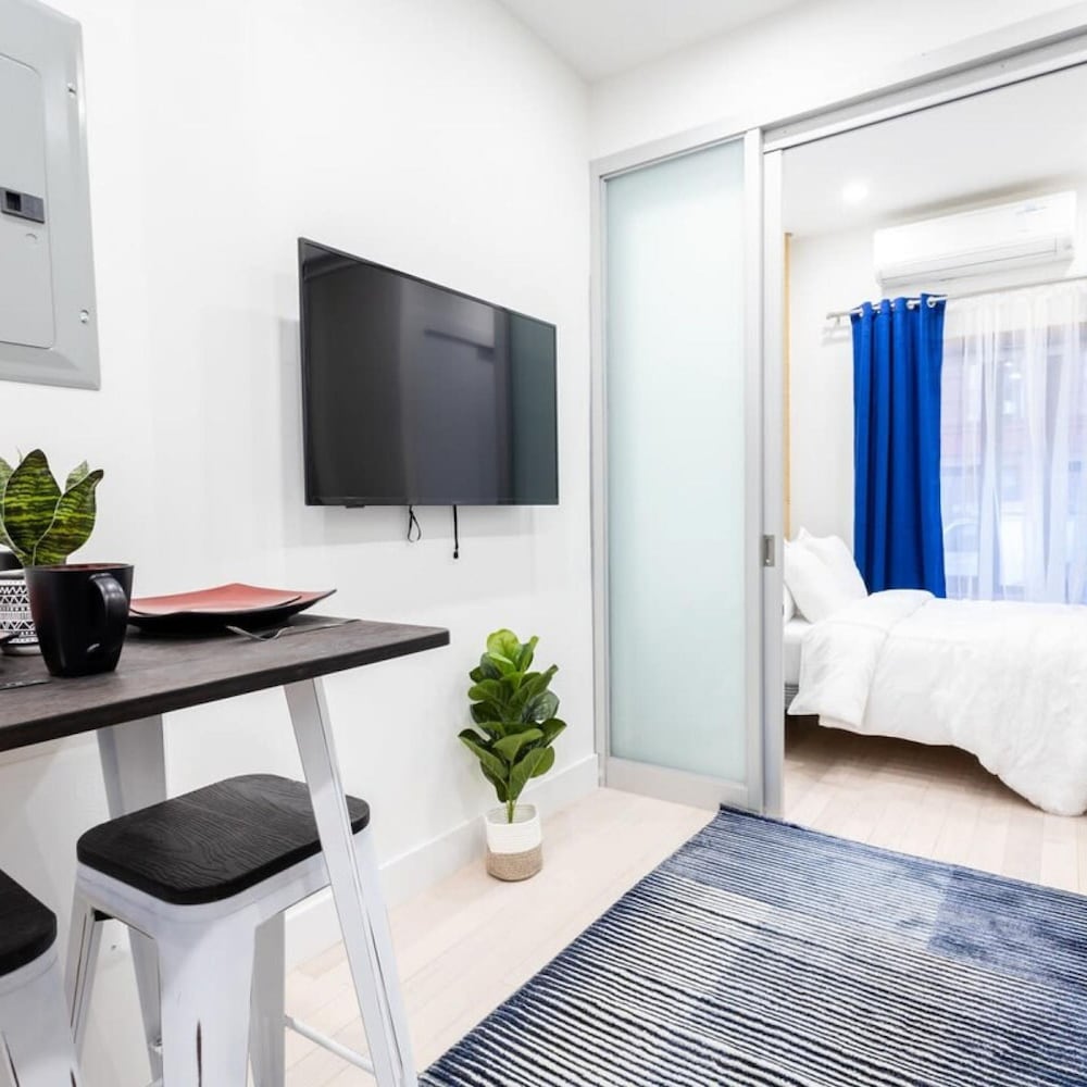 317-1an - New Modern 1BR W D Walk to Central Park