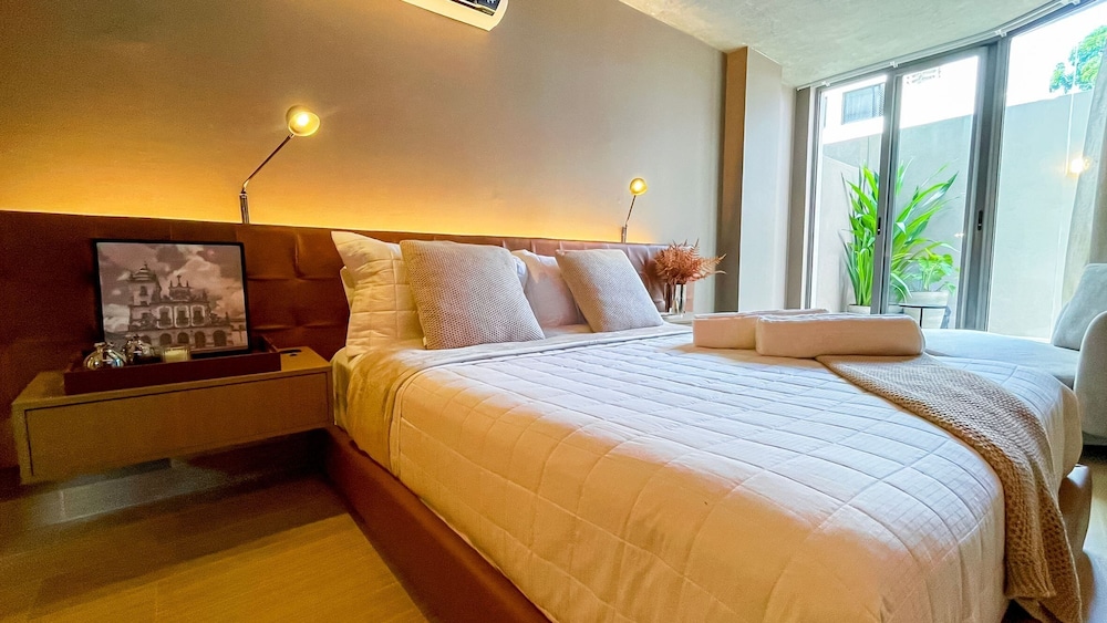 Yacht - by Setai Apartaments