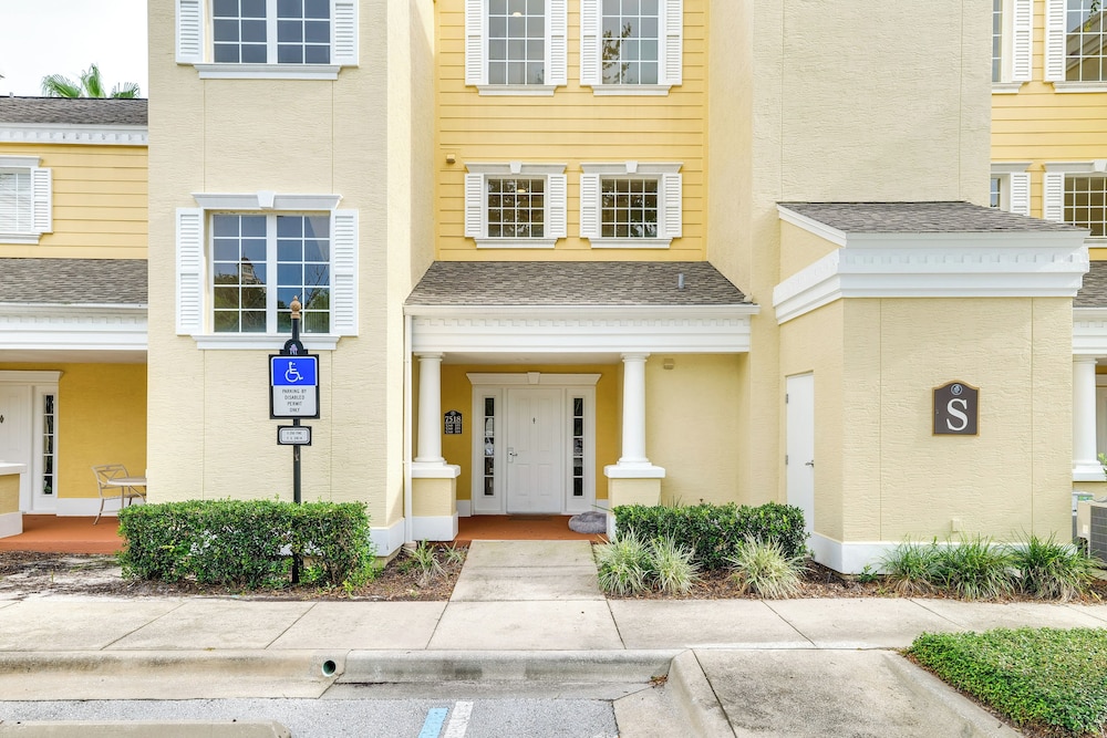Golf Views: Kissimmee Condo on Reunion Course