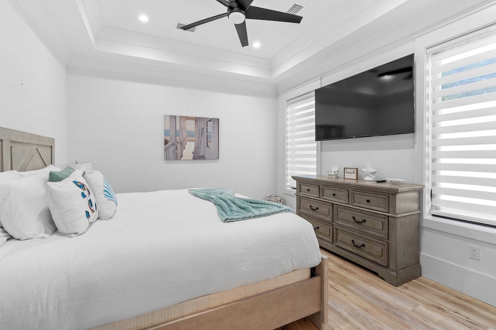 30A Happy by the Sea by Avantstay Pool, Golf Cart, Bikes