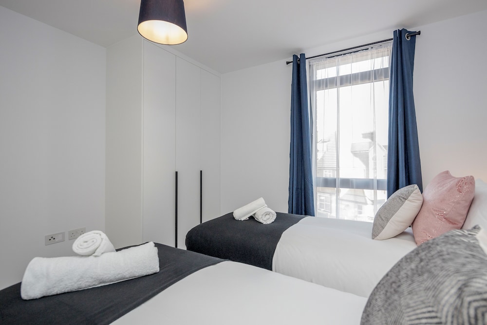 Watford Cassio Deluxe - Modernview Serviced Accommodation