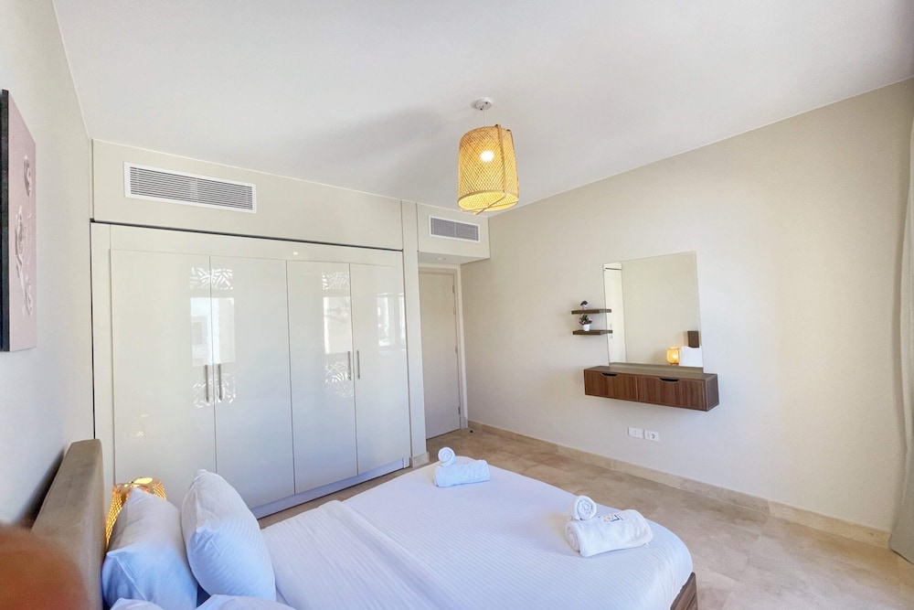Xuru Stays I Homestyle 3BR Penthouse Pool & Beach View