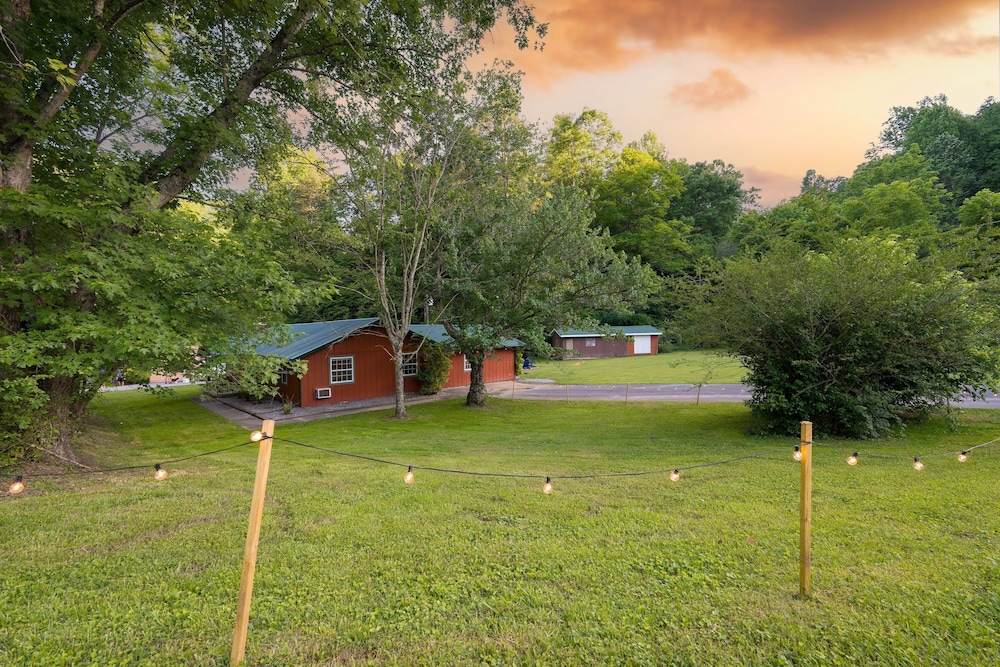 The Rustic Cottage by Avantstay Hot Tub Fire Pit Pool Table 5mins to Town