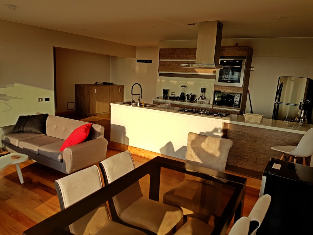 Stylish Ocean View Private Apartment