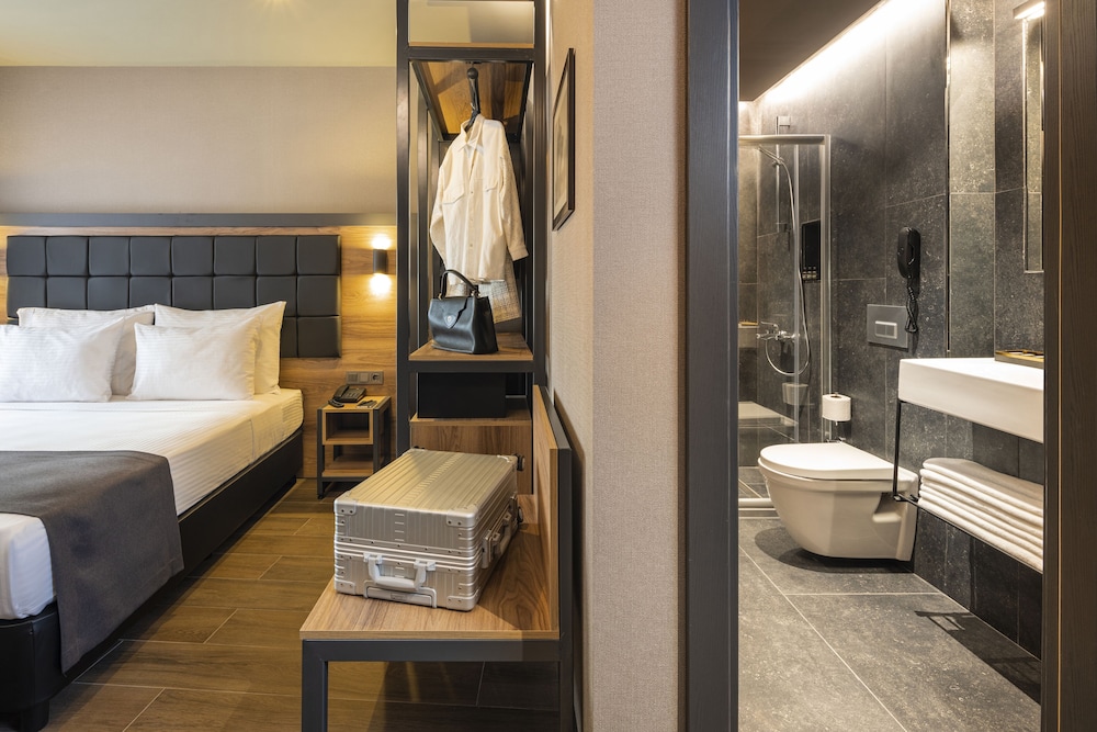 Marius Otel - Image 37