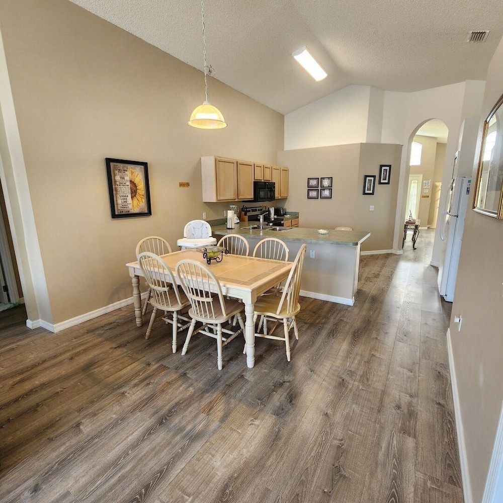 LKB4705AW 4 Bedroom villa in Lake Berkley 4 Home
