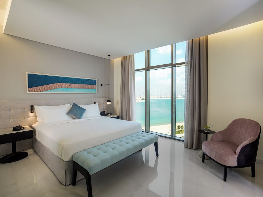 Th8 Palm Dubai Beach Resort, Vignette Collection by IHG