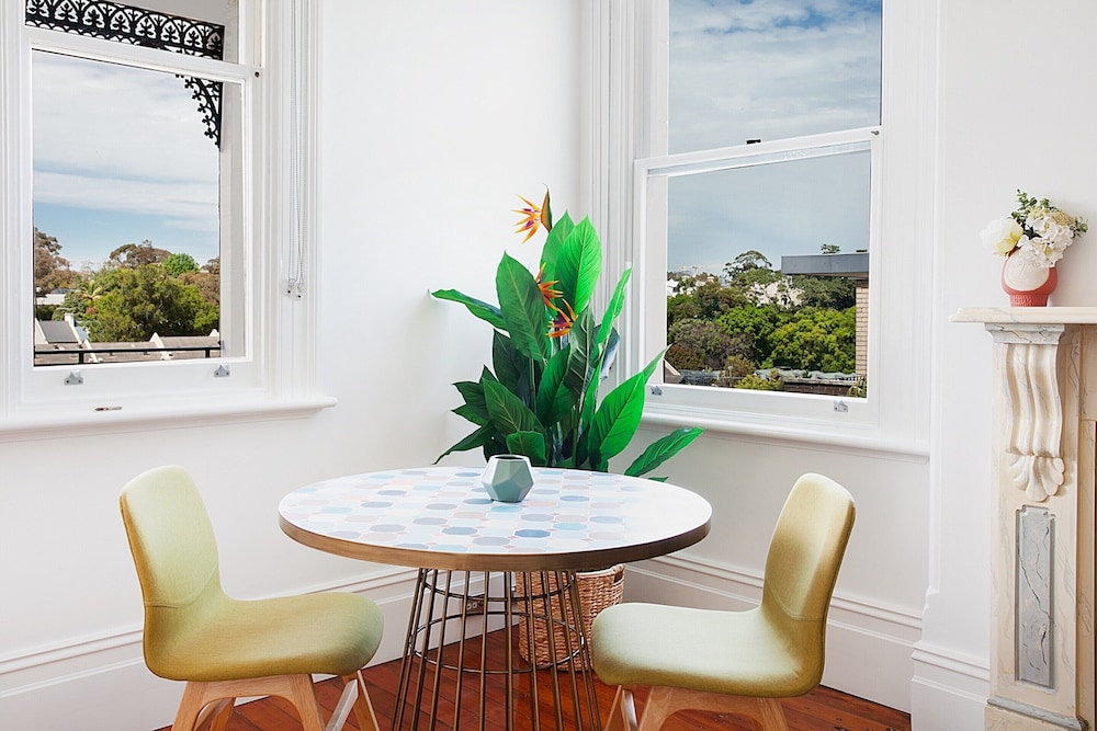 Spacious Studio With Balcony in Inner-city Glebe